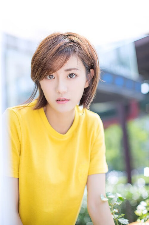 球迷创作主题画展登陆城市地标传播体育文化魅力与情怀，球迷简笔画