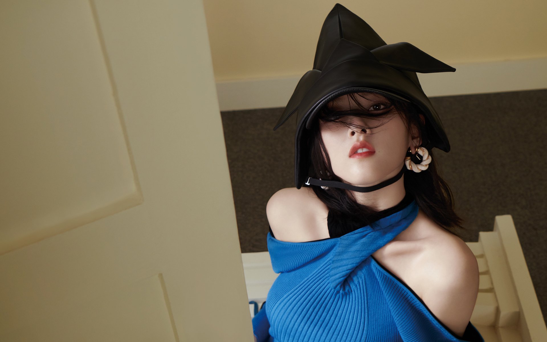 球迷创作主题画展登陆城市地标传播体育文化魅力与情怀，球迷简笔画